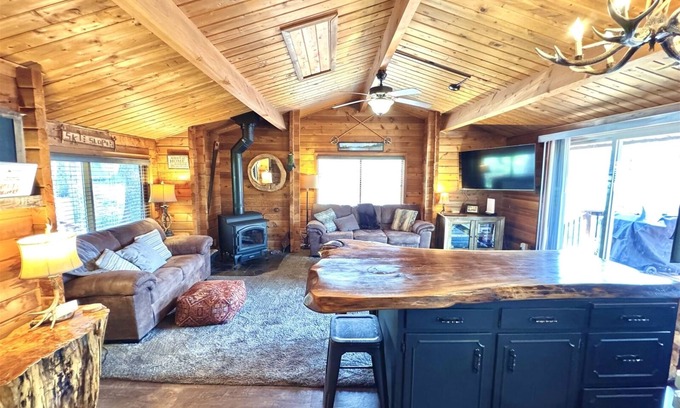 Lead Cabin | Gold Run-Cozy Cabin with Hot Tub, SatTV, AC, Wooded View