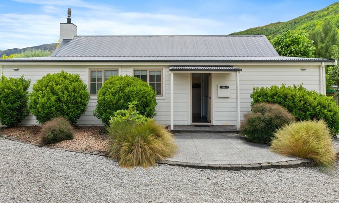 Arrowtown House | Gold Rush Cottage - Arrowtown Holiday Home