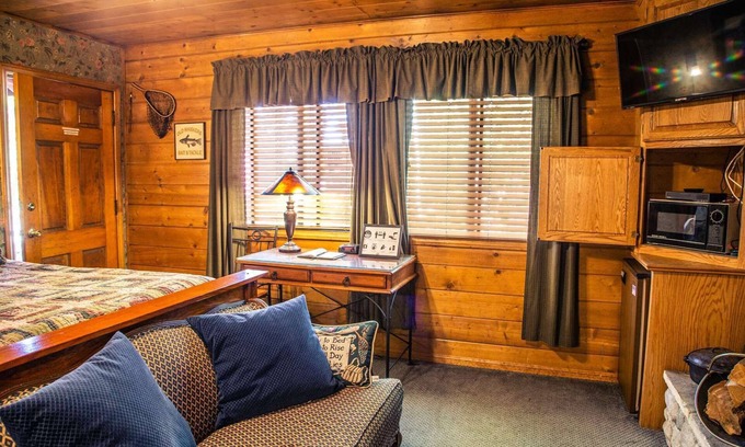 Big Bear Lake House | Gold Rush - Eagle's Nest Rustic Cabin