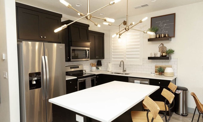 Washington Fields House | 🏆 Gold Rush 🏆 -Modern Decorated Townhome/Xbox fun!