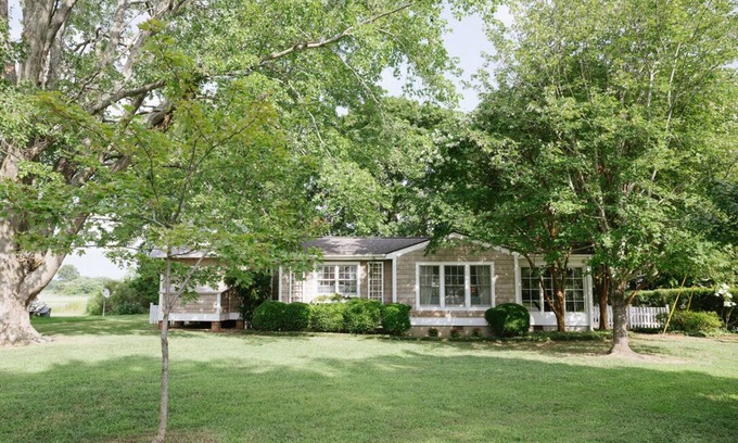 Morattico Cottage | Golden Days River Cottage - Family & pet friendly, river view, water access