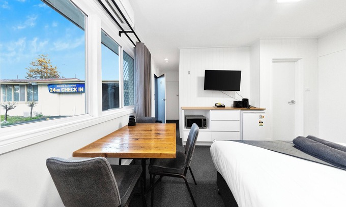 Golden Square Hotel | Golden Hills Motel