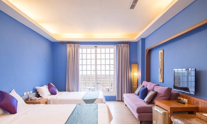 Big Beach House | Golden Ocean Azure Hotel
