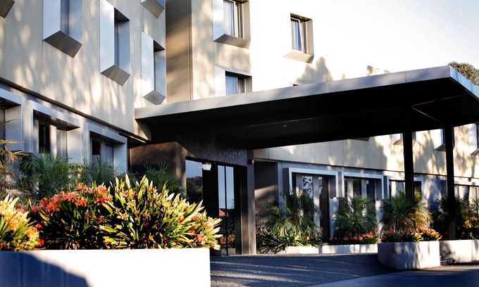 Wantirna Hotel | Golden Pebble Hotel