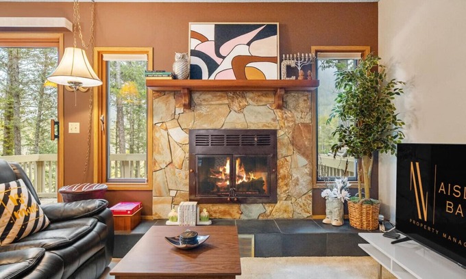 East Kootenay Condo | Golden Summit | Air Hockey | Wood Fireplace | Pets