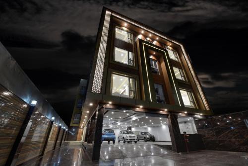 Noida Hotel | GOLDEN TREE
