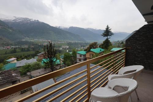 Simsa Village Hotel | Golden Wood Manali