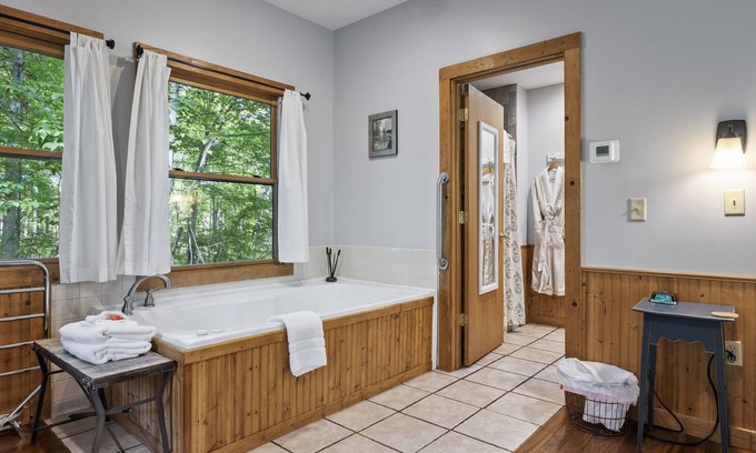 Logan Cottage | Goldenrod Cottage at The Inn & Spa at Cedar Falls