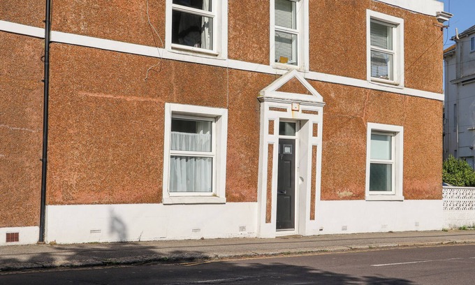 Hastings Cottage | GOLDHURST APARTMENT, pet friendly, with open fire in Hastings