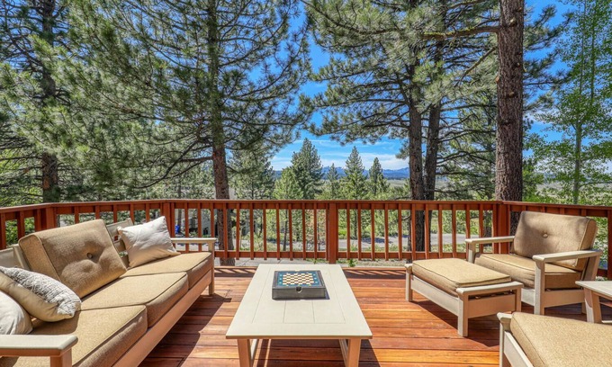 Truckee House | Goldmine - Luxury Northstar 4BR- Pool, Tennis, Gym Access- Pet Friendly