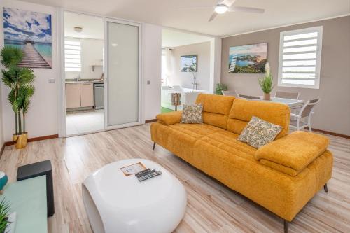 Pointe-a-Pitre Apartment | Goldy House, logement vue mer , jacuzzi 10min port et aéroport