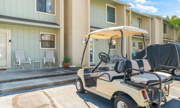 Long Beach Condo | Golf Cart | Pools | Beach Access