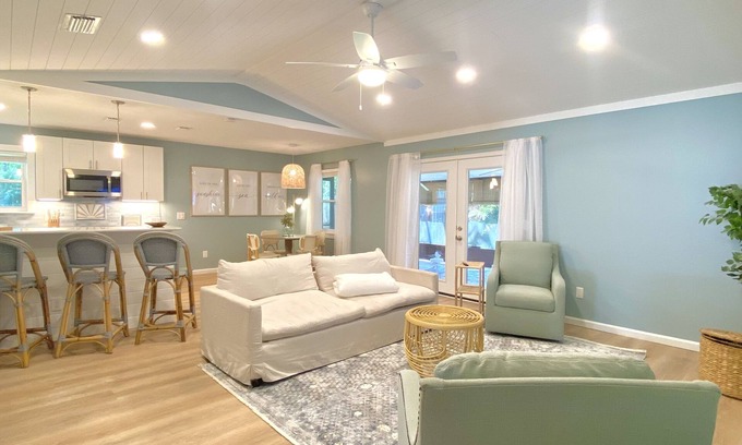 Fernandina Beach Cottage | Golf Cart, Sun, Sand, & Island life Beach Retreat!n