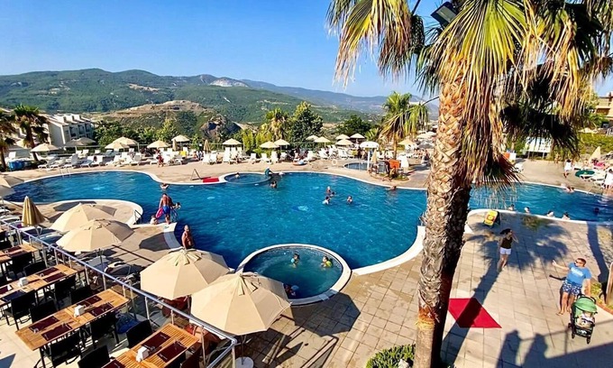 Sogucak House | Golf Club House - with golf course