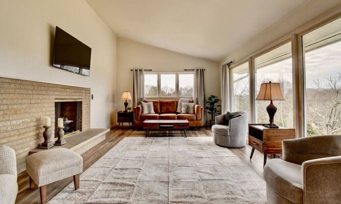 Millersburg Apartment | Golf Course Home on 10th - Newly Renovated