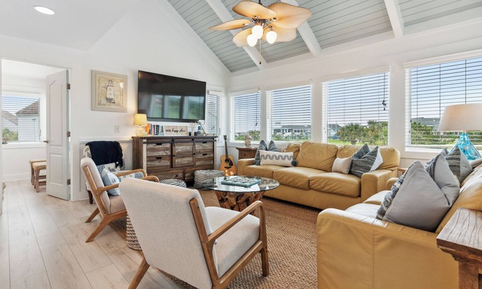 Bald Head Island Villa | Golf course view villa next to BHI Club, recently renovated!