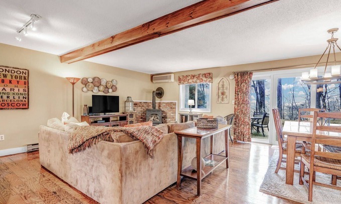 West Hartford Condo | Golf, Lake Pinneo & The Club - Windsor Village 4A