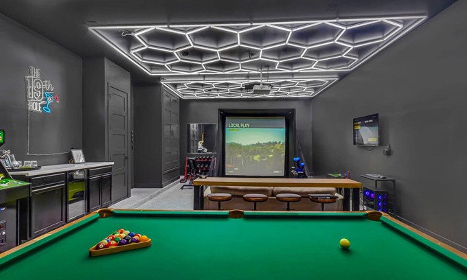 Southwest Village House | Golf Sim, Billiards, Pool/Hottub-walk to Old Town!