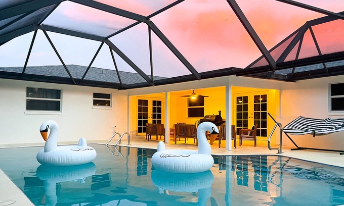 BallenIsles House | Golfers Family Oasis ~ Heated Pool Near Beaches