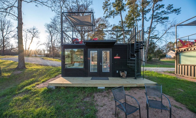 Willis Other | Good Smoke -2 mins to Lake Conroe! Rooftop deck, Heated Pool, Fire Pit