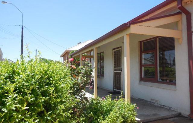 Goolwa House | Goolwa Cottage 11 Hutchinson - BYO Linen - Pet Friendly