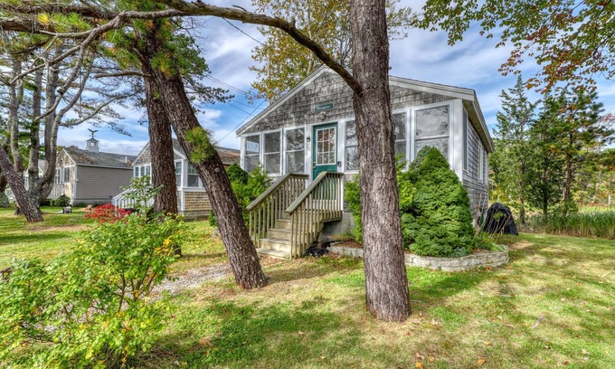 Kennebunkport House | Goose Rocks Beach Cottage! Steps to beach!