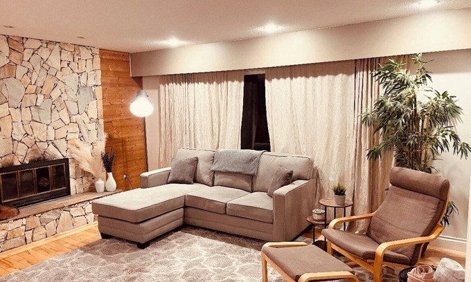 Saanich East House | Gordon Head Getaway nn (A blocked out Sunday is possible upon request)