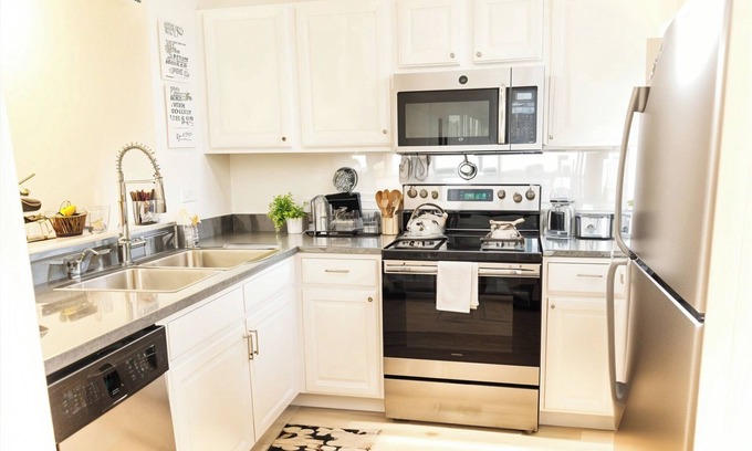 Norfolk Apartment | Gorgeous 2-bedroom apartment in Norfolk Pet Friendly