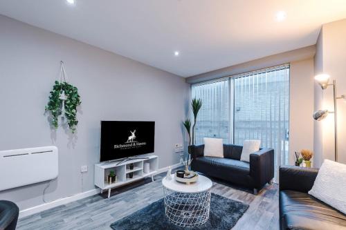 Bradford Apartment | Gorgeous 2-bedroom flat with ensuite - City centre