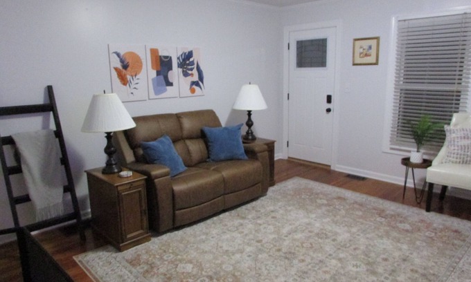 Harrodsburg House | Gorgeous 2-Bedroom house with AC in Harrodsburg