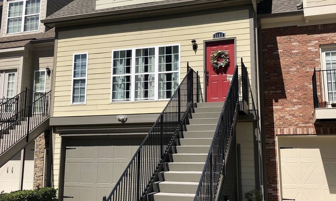 Greater Valley Brook House | Gorgeous 2 bedrooms and 2 1/2 bathrooms townhouse in North Decatur