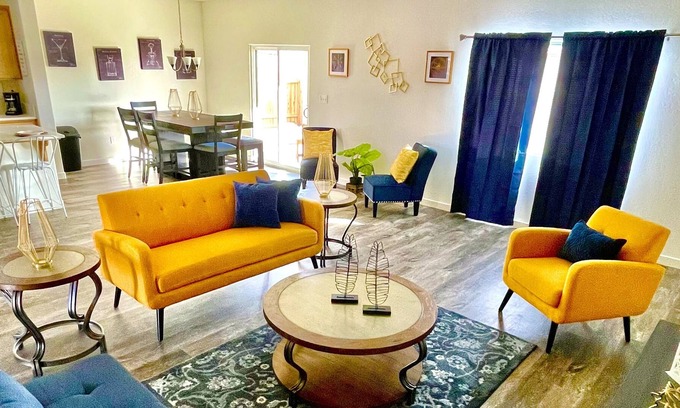 Pumpkin Center House | gorgeous 2021 home sleeps 11