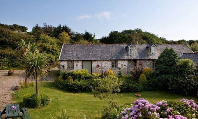 Hele Cottage | Gorgeous 3-bedroom family friendly cottage close to North Devon beaches