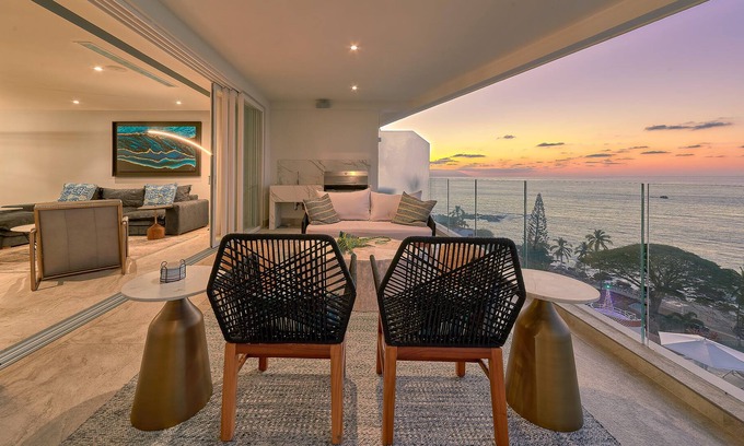 Conchas Chinas Condo | Gorgeous 3BR Oceanfront Condo at Sayan Indah