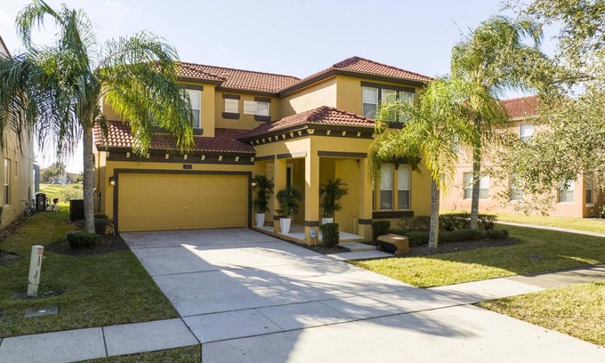 Bellavida House | Gorgeous 4 Bedroom w/ Pool Close to Disney 920