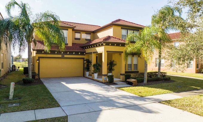 Bellavida House | Gorgeous 4 Bedroom w Pool Close to Disney 920