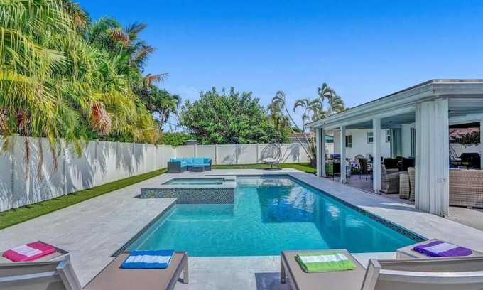 Deerfield Beach Villa | Gorgeous 4BR Brand new HTD Pool & Jacuzzi 1Mile