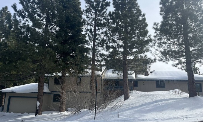 Reno House | Gorgeous 4BR Mountain Home w/Gym and Hot Tub near Mt. Rose, Lake Tahoe, Reno, NV