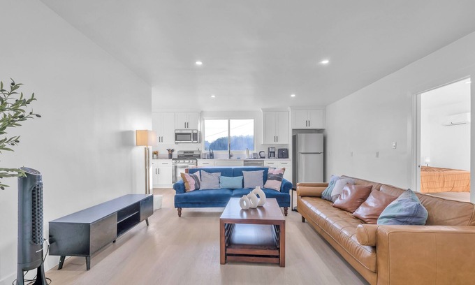 Cypress Park House | Gorgeous 5-bedroom Home - Arvia 2