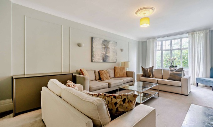 St. Johns Wood Apartment | Gorgeous 6 Bedroom flat in Central London