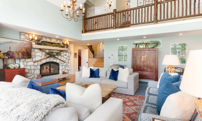 Vail House | Gorgeous 6BR Home with Private Hot Tub, Chef's Kitchen & Amazing Views