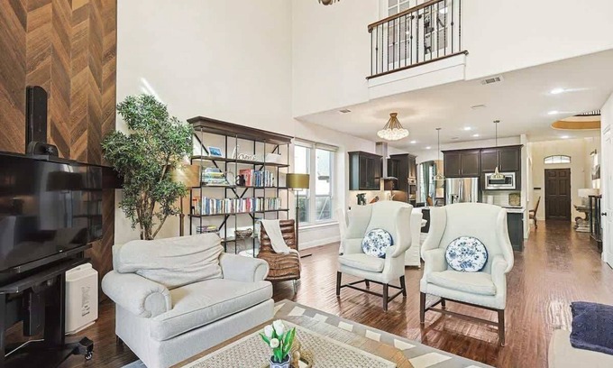 Valley Ranch House | Gorgeous 6BR w/home theater