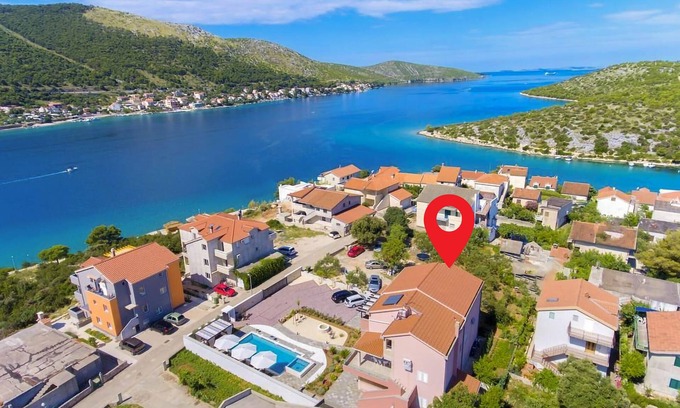 Grebastica Apartment | Gorgeous apartment in Grebastica