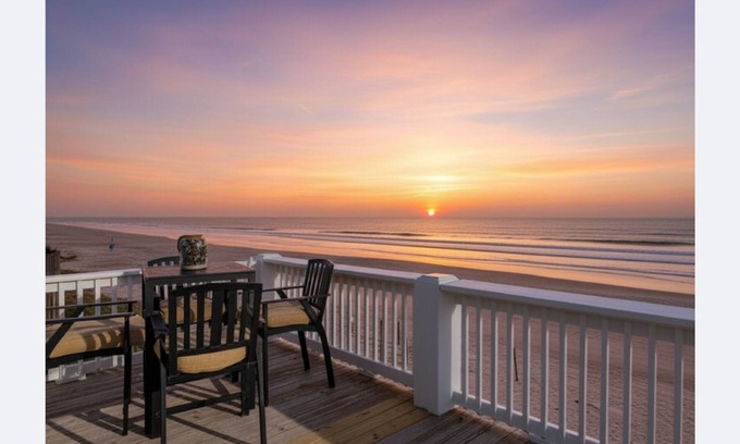 Port Bolivar House | Gorgeous Beachfront | Firepit | Couples Retreat