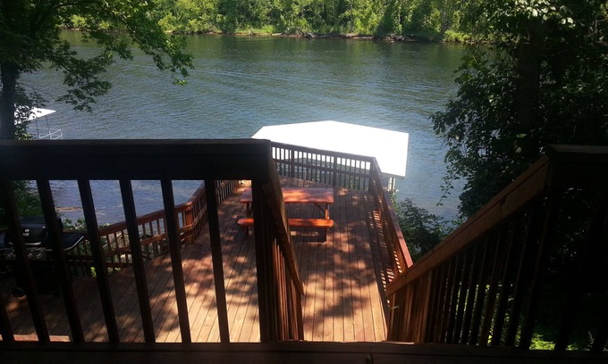 Hollister House | Gorgeous Branson Waterfront Lake House With Fishing Dock And Huge Deck