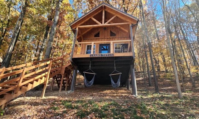 Scio Cabin | Gorgeous Cabin Great for Family Getaways in Ohio