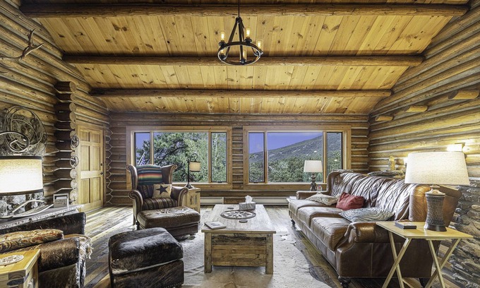 Lyons Cabin | Gorgeous Cabin Located Near Rocky Mountain National Park
