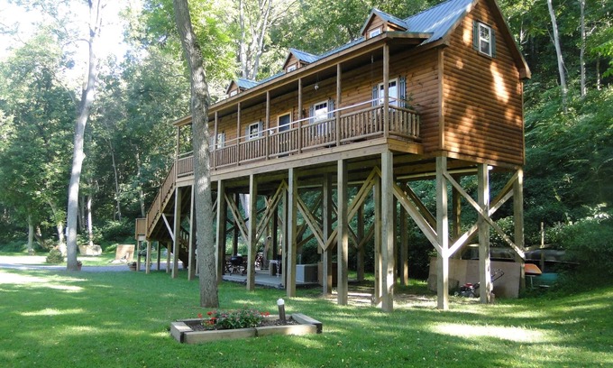 Shenandoah Cabin | Gorgeous Cabin Overlooking The Shenandoah River - 2 bedrooms ~ 2 lofts
