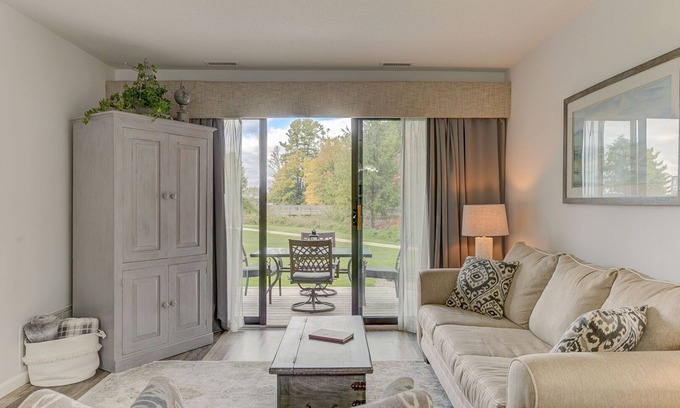 Acme Condo | 🏖️ Gorgeous Chic Beach Front Condo ➠ 5593