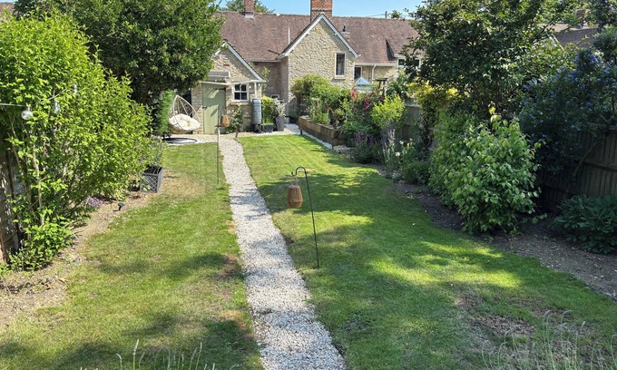 Stratton Audley Cottage | Gorgeous double room in lovely cottage. Bicester Motion Village Brackley Sstone